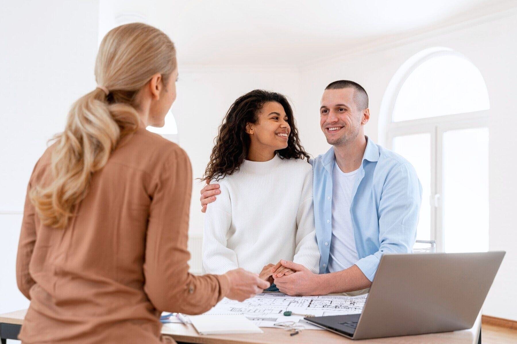Mortgage Broker Giving Advice